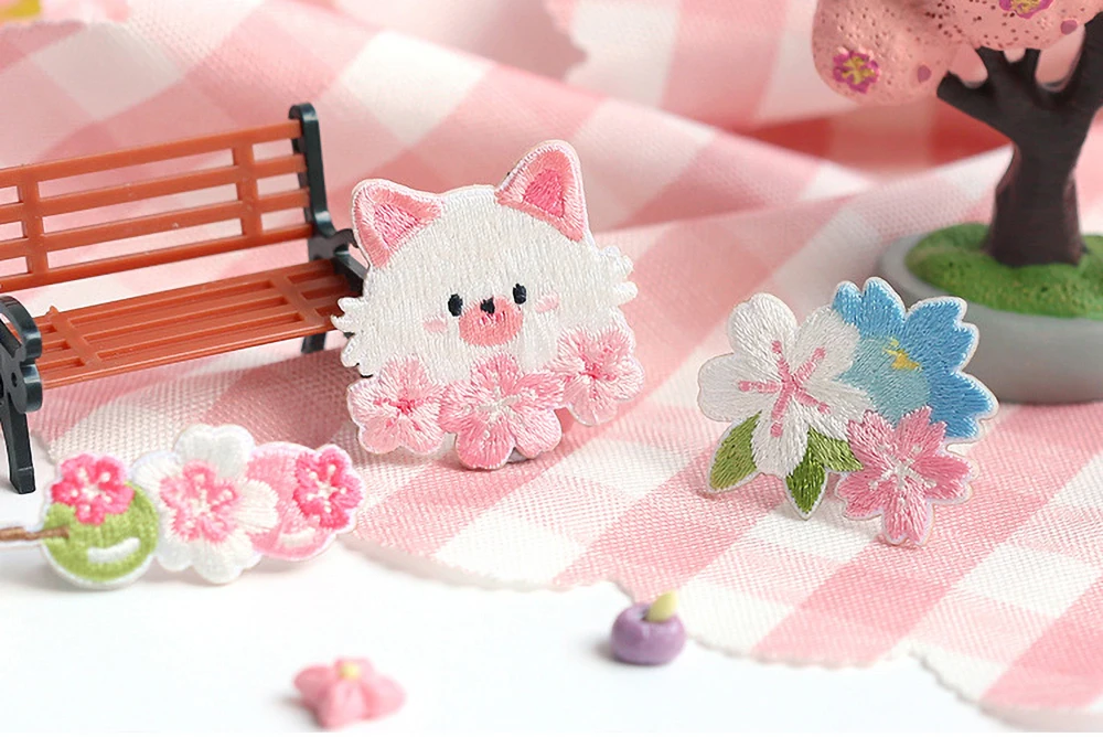 1 Stück Stickerei Sakura Serie Tiere kleben auf Patch, Rucksack, Dekoration, Hund Katze Schwein Vogel Aufkleber DIY Applikation – Detail 10