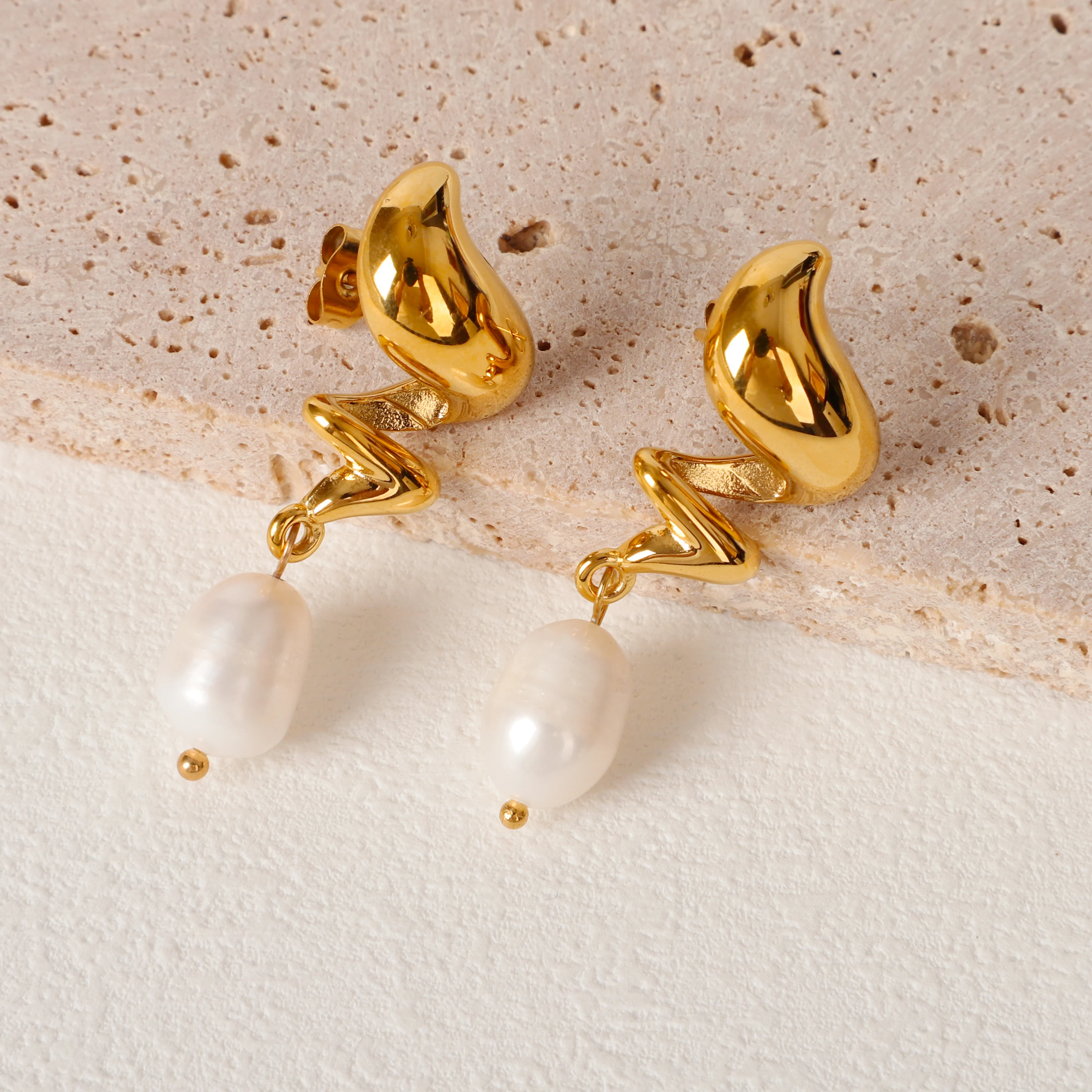 하이 퀄리티 천연 진주 나선형 스테인리스 스틸 드롭 귀걸이, 골든 트렌디 절묘한 패션 주얼리 