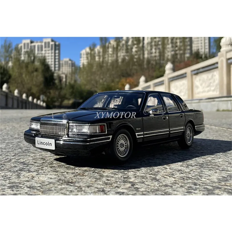 

Модель автомобиля Lincoln Town, модель 1/18 второго поколения, литые детские игрушки, хобби, автомобили, подарки, демонстрация, коллекционные украшения, черный цвет, 1990