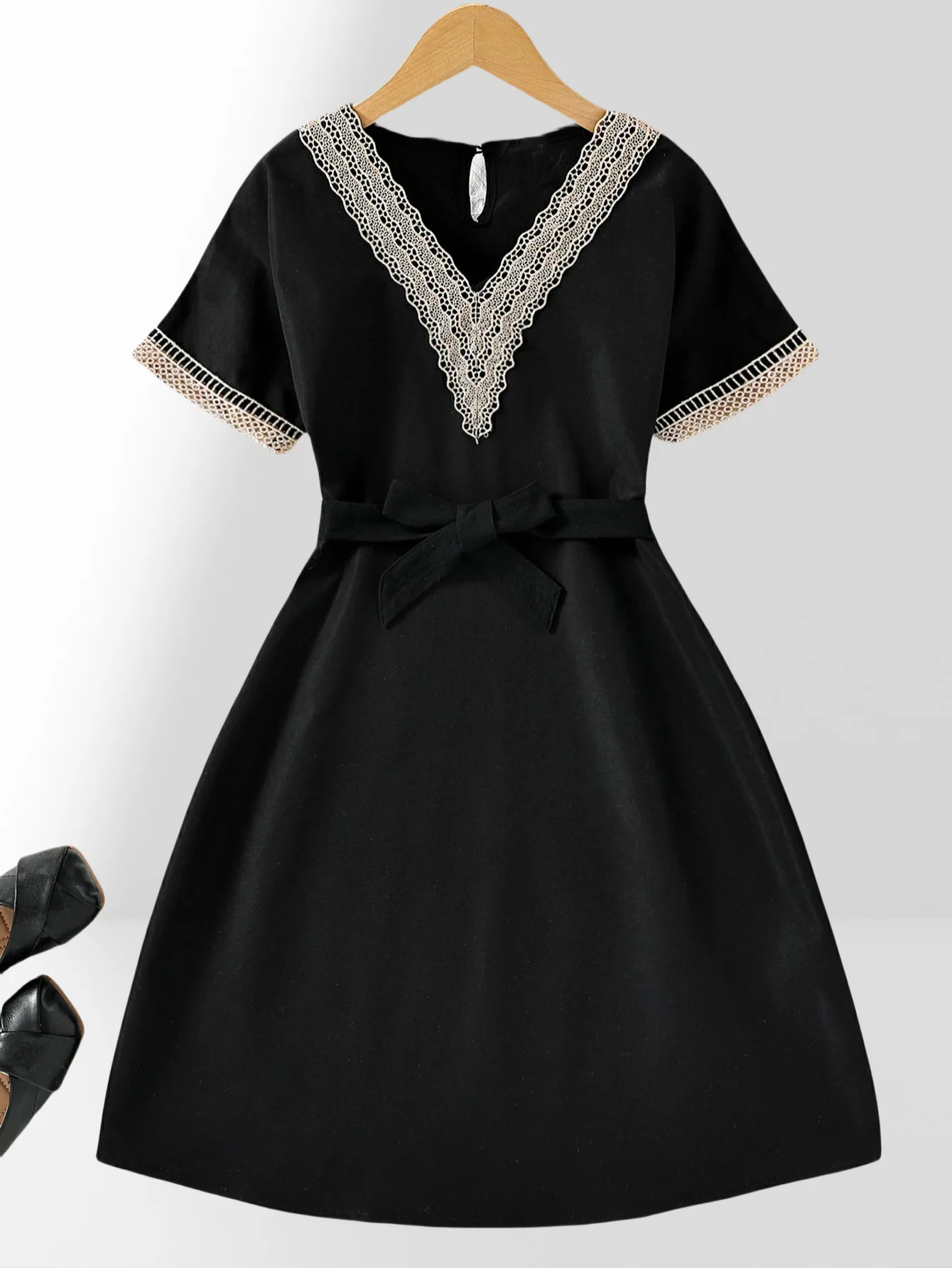 

2024 Summer New Arrival Girls Short Sleeve V Neck Lace Sashes Bow White Dress Infantil Menina Cute Party Dress Custume 18M-7T