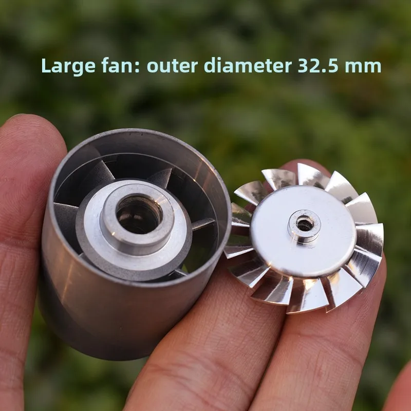 Moteur BL2232 100000 tr/min 120W DC310V sans balais comparé à une pièce de monnaie pour échelle