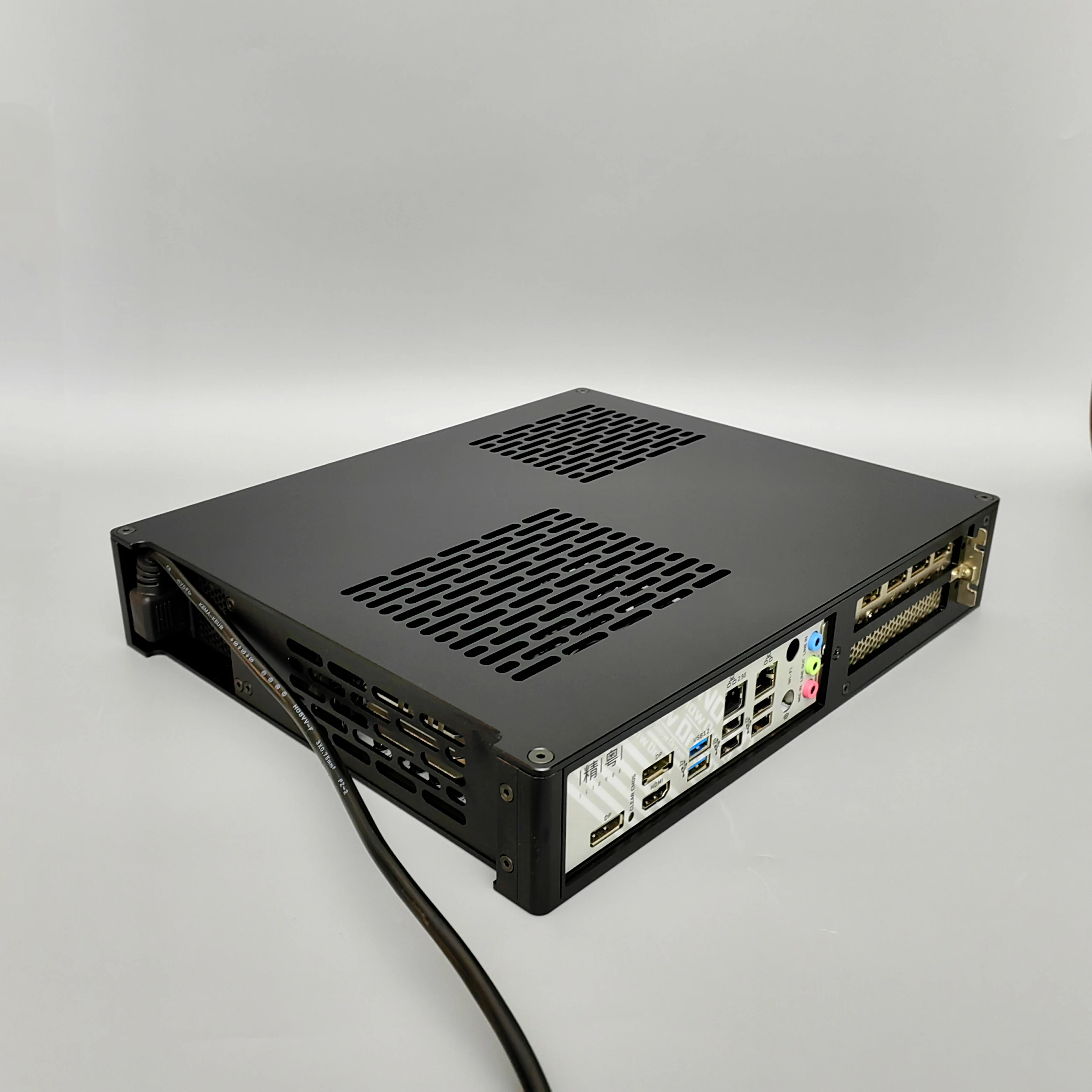 4-liter portable mini ITX tiled small host S35 chassis vertically placed to support dual fan graphics card