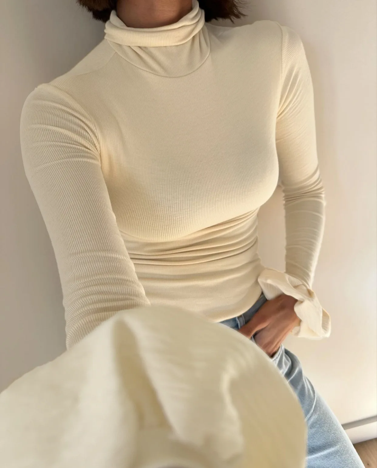 

Женский трикотажный свитер с длинным рукавом, повседневные однотонные пуловеры, свитер на осень и зиму, женские облегающие рубашки с высоким воротником и оборками, Топ