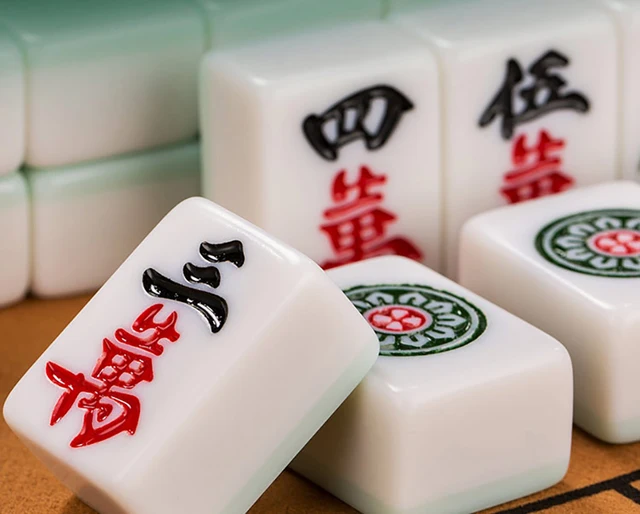 40mm luxo mahjong conjunto de jogos mahjong chinês conjunto 144 pçs jogos  para casa chinês engraçado família mesa jogo de tabuleiro prata ouro -  AliExpress