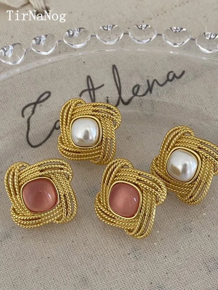 

French Palace Restoring Ancient Ways is Romantic And Elegant Noble Elegant Pearl Earring Women's Wind Stud earrings