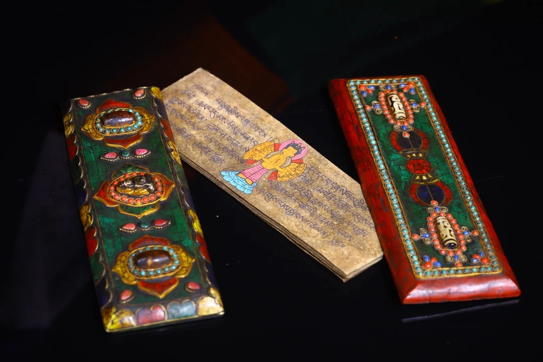 

9"Tibetan Temple Collection Old Tibetan silver filigree Mosaic Gem gZi Beads Turquoise Buddhist scriptures chanting Amulet