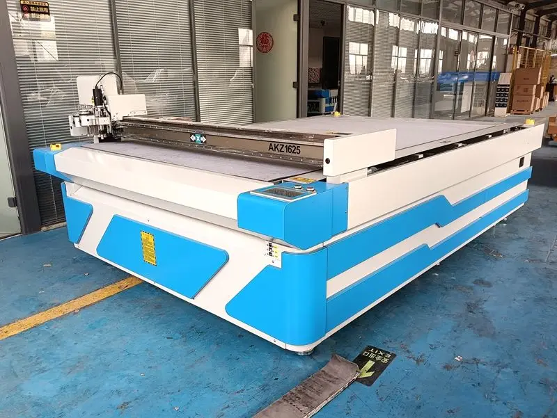 지난 ACCTEK AKZ1625/1610/1825 CNC 진동 나이프 절단기 (골판지/고무/폼/PVC/천 절단용)