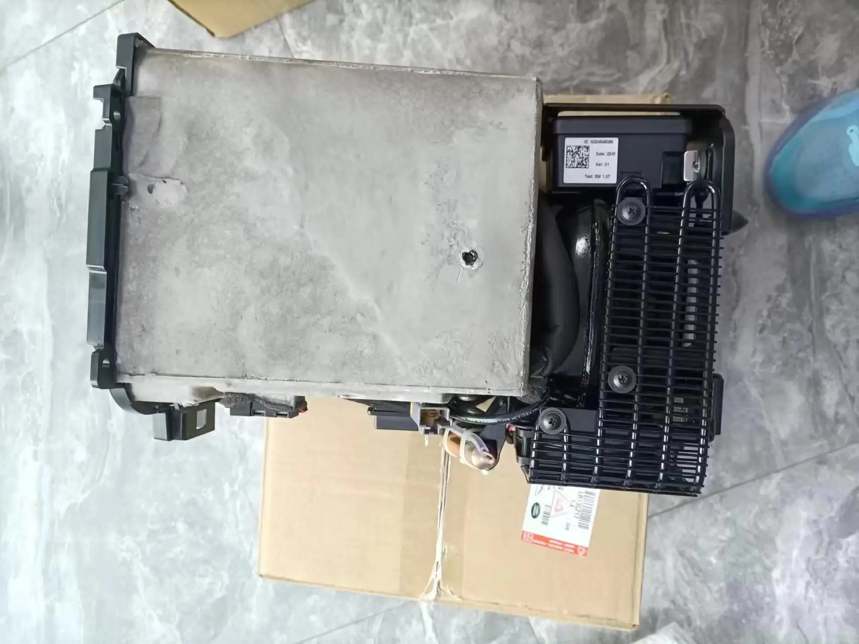 - LAND ROVER DEFENDER 90 110CENTER CONSOLE COOLER BOX STORAGE FRIDGE LR130717