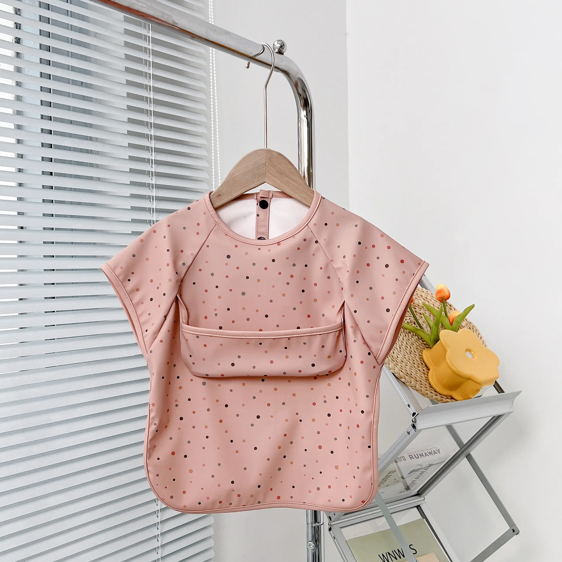 Pink polka dots A