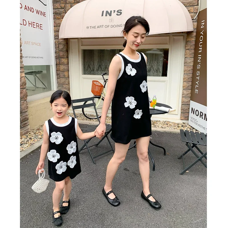 

Mother and Daughter Matching Party Dresses Mom and Baby Girl Clothes Sleeveless Flower Mommy and Me New Summer Outfit 2024