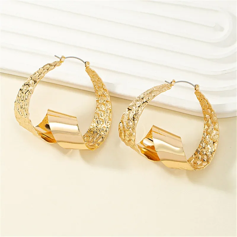 Temperament Twist Exaggerated Simple Metal Hoop Earrings For Women Holiday Party Gift Fashion Jewelry Ear Accessories E362