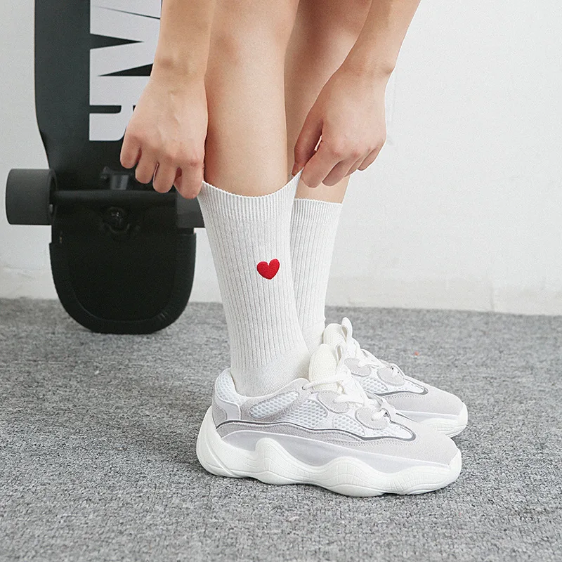 

Носки CHAOZHU женские стрейчевые, модные мягкие повседневные милые хлопковые в рубчик, с красной вышивкой, 2 пары