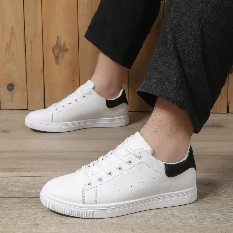 

Женские кроссовки из натуральной кожи, на шнуровке