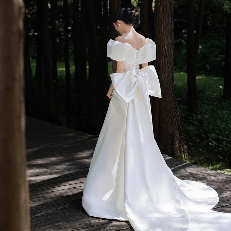 Maßgeschneiderte Satin-Bootschiffkragen-Brautkleider mit Schleife für Damen 2026, schulterfrei, mit Hofschleppe, Brautkleider, Vestidos De Novia – Detail 5