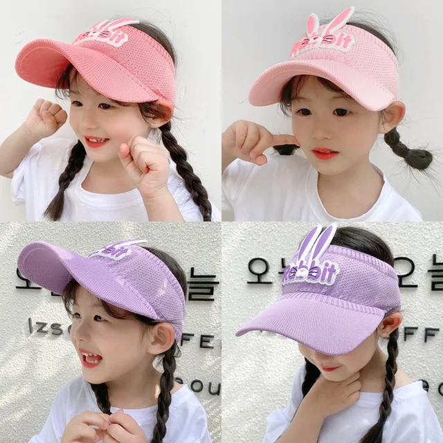 토끼 귀와 함께하는 귀엽고 부드러운 태양 손길