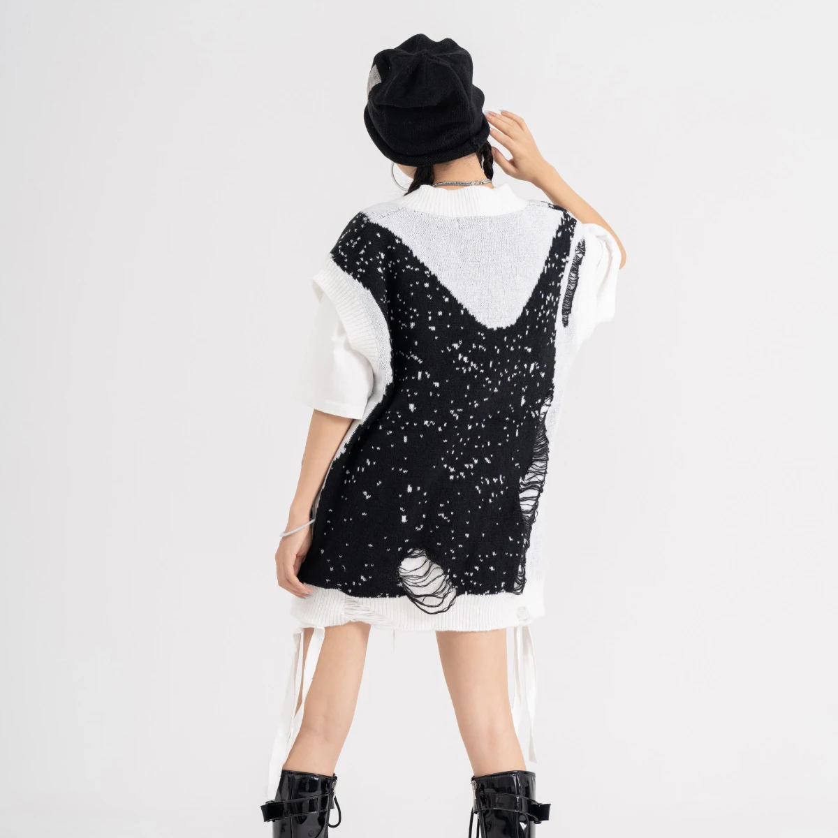 Black White Patchwork Tank Top Trendy Baggy Ripped Knitted Vest Sweater New Loose Lazy V-neck Knitted Sweaters for Men and Women