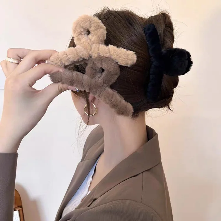 Plush Autumn & Winter Hair Clip - Sweet & Gentle Fashion Accessory
