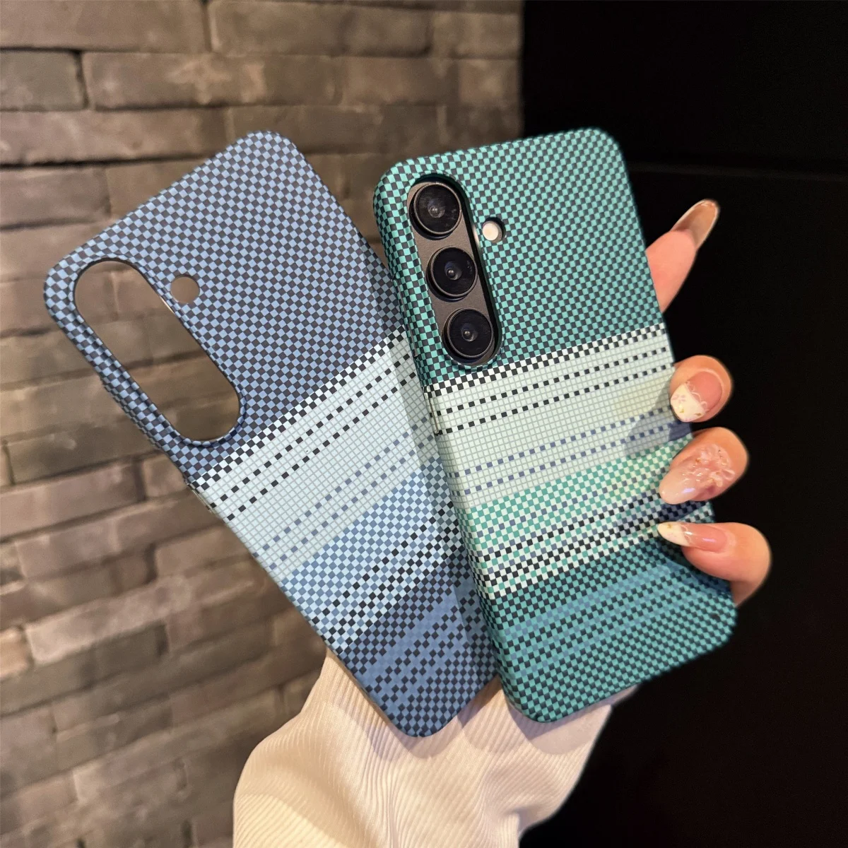 Slim Carbon Fiber Pattern Magnetic Case with Wireless Charging Compatibility