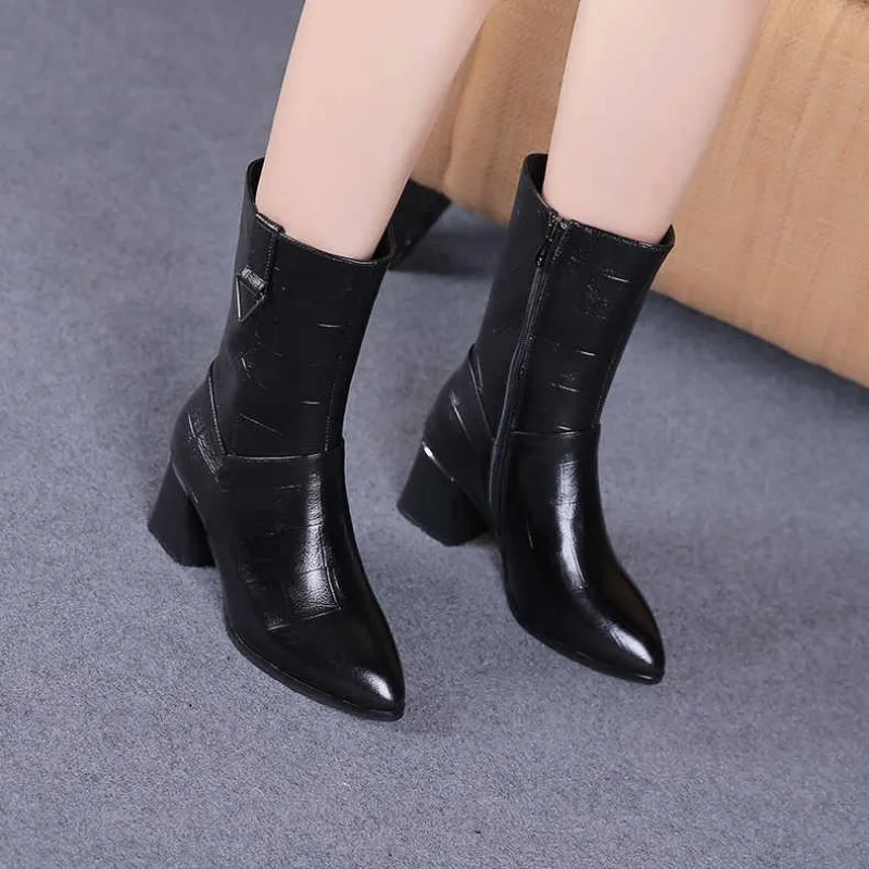 

Женские ботинки в стиле ретро, до середины икры, на молнии, с металлическим украшением и острым носком, обувь на массивном каблуке, 2023