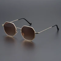 Lunettes de mode à monture géométrique classique pour hommes, adaptées aux cadeaux de vacances à des amis et à la famille 2