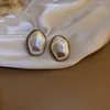 Mode irrégulière perle boucles d'oreilles femme 2025 à la mode rétro couleur or simulé perle boucles d'oreilles pour les femmes bijoux de mariage