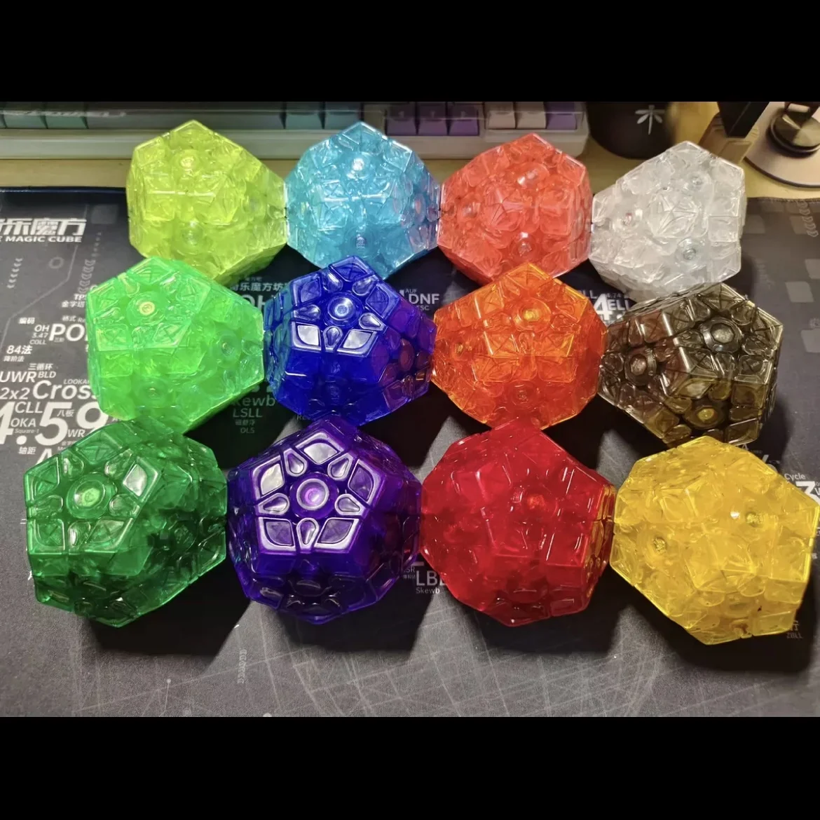 New Limited Edition Yuxin V3 3x3 Megaminx Cube Shaped 3x3x3 Magic Cube Transparent Dodecahedron 13-piece Set Collection Gift limited edition cube bauhinia flower megaminx cube transparent red limited edition rare collector s edition cube magic cube