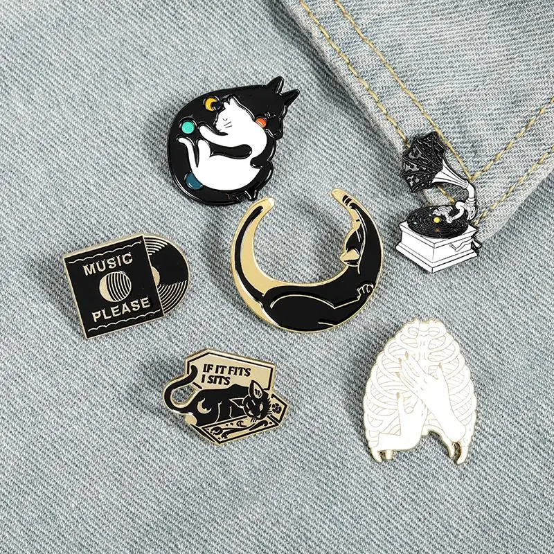 

Starry Night Collection Enamel Pins Phonograph Cat Moon Box Badges Custom Brooches Bag Clothes Lapel Pin Punk Black Jewelry