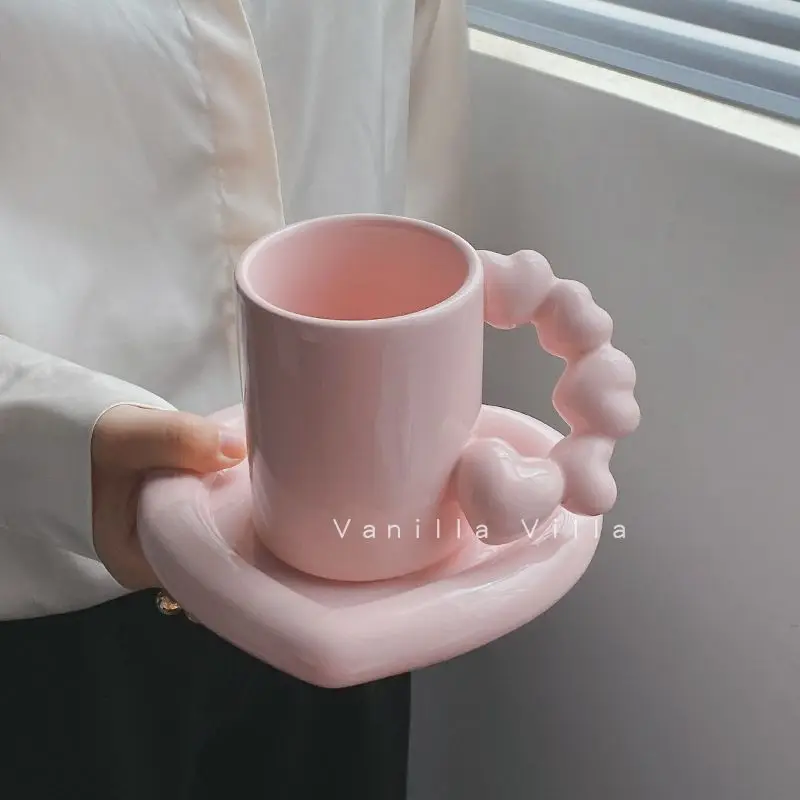 

2023, кофейная чашка в кремовом стиле, чайная чашка, креативная чашка в форме сердца, керамические чашки для молока, фарфоровые кофейные чашки, подарок для друга