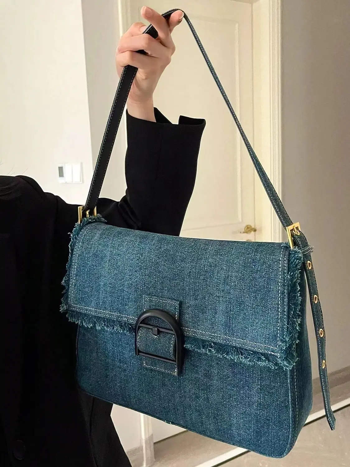 デニムリメイクバッグ Triangle shoulder bag single shoulder bag lazy windproof special bag デニム