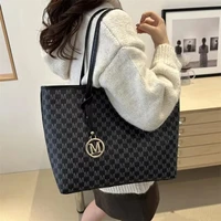 Sac à bandoulière polyvalent de grande capacité avec imprimé lettres, sac à main de luxe de marque tendance rétro, sac fourre-tout pour les navetteurs 3