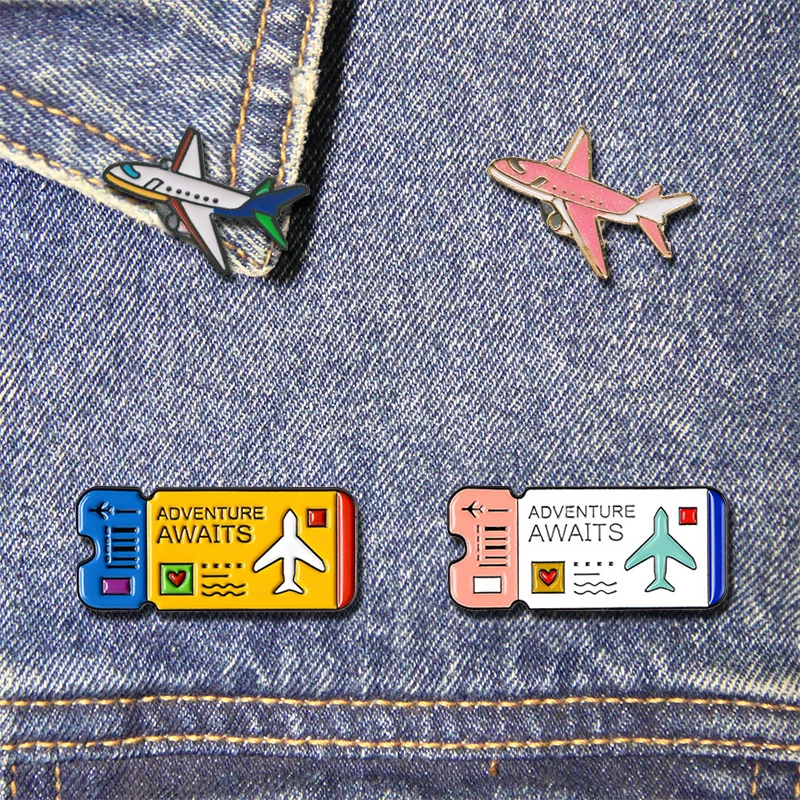 Детская эмалированная брошь в виде пассажирского билета