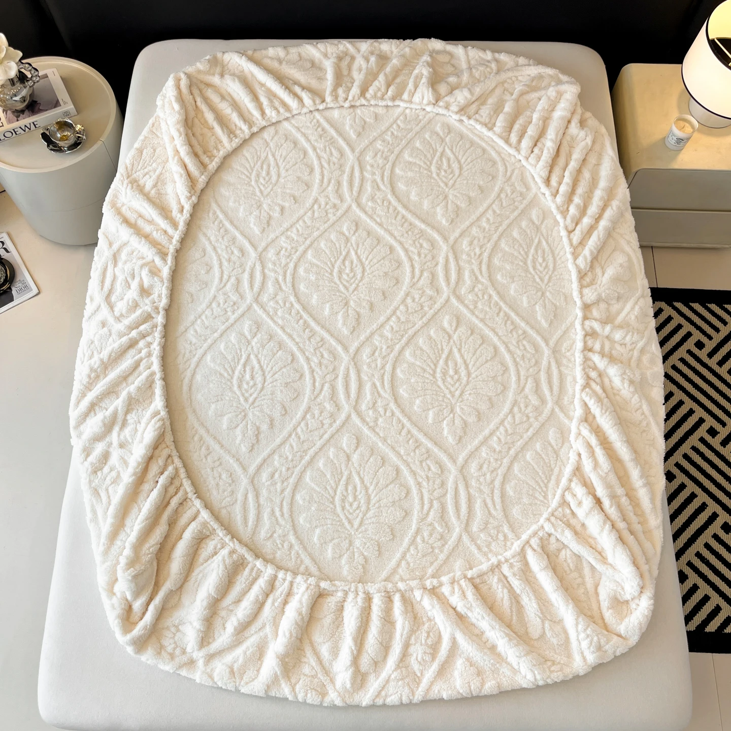 Jacquard Plush Fitted Sheet 4