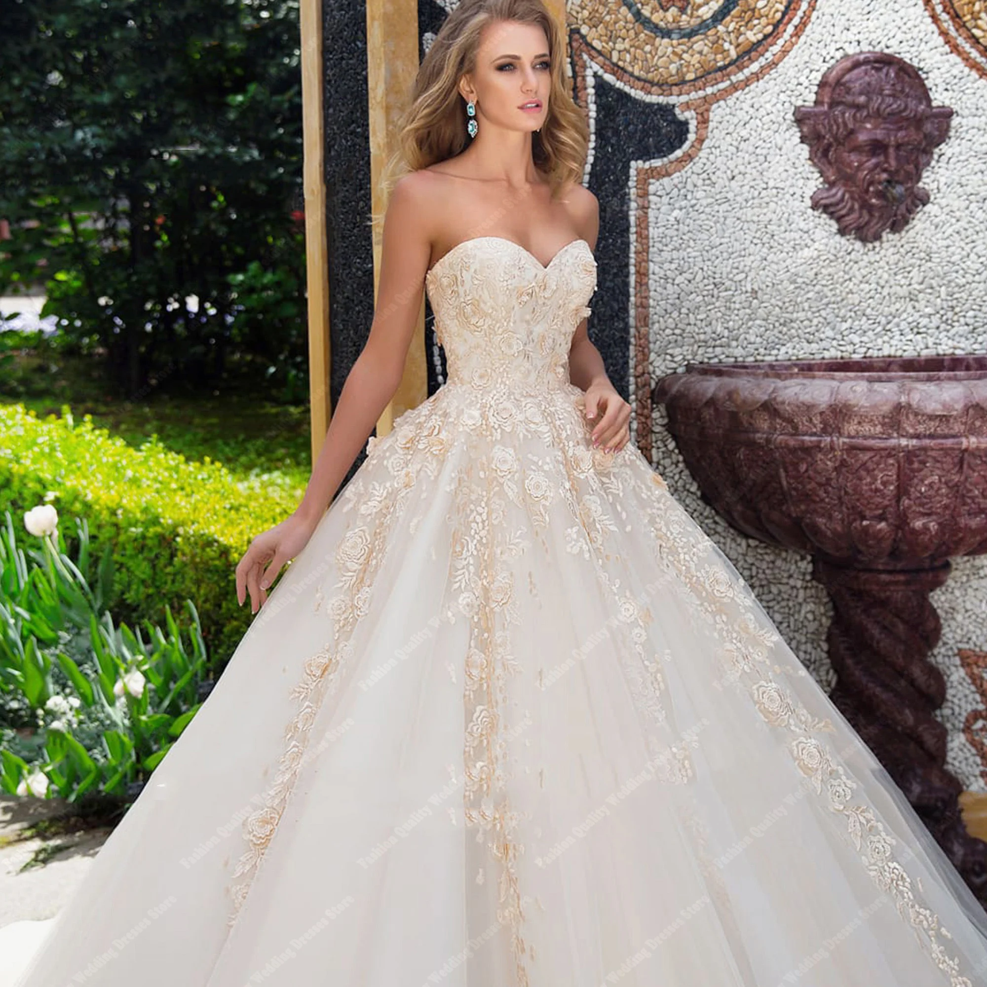 Рисунок 3 - Элегантные женские свадебные платья