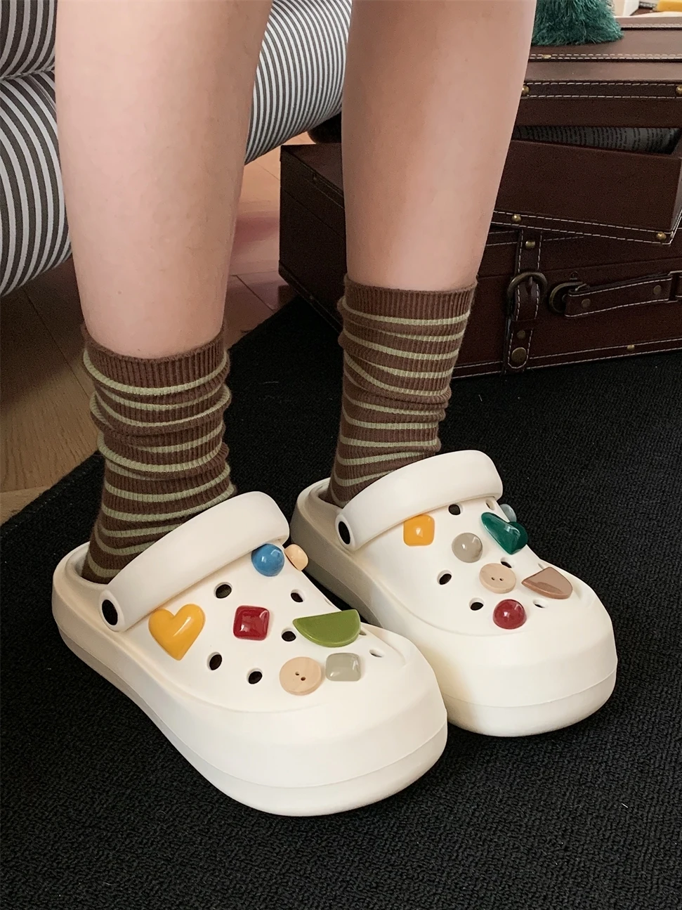 

DIY Button Parent-child Hole Garden Shoes 2024 Summer Slippers Women Man Fashion Thick Soled Beach Sandals For Women