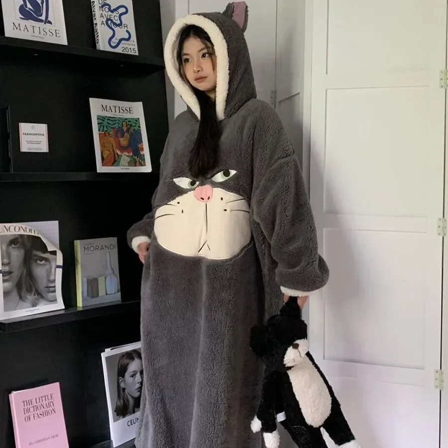 المرأة فضفاضة كبيرة الحجم مقنعين النوم رداء الكرتون القط المرجان بيجامة من الصوف سميكة الشتاء ملابس المنزل فستان نوم طويل