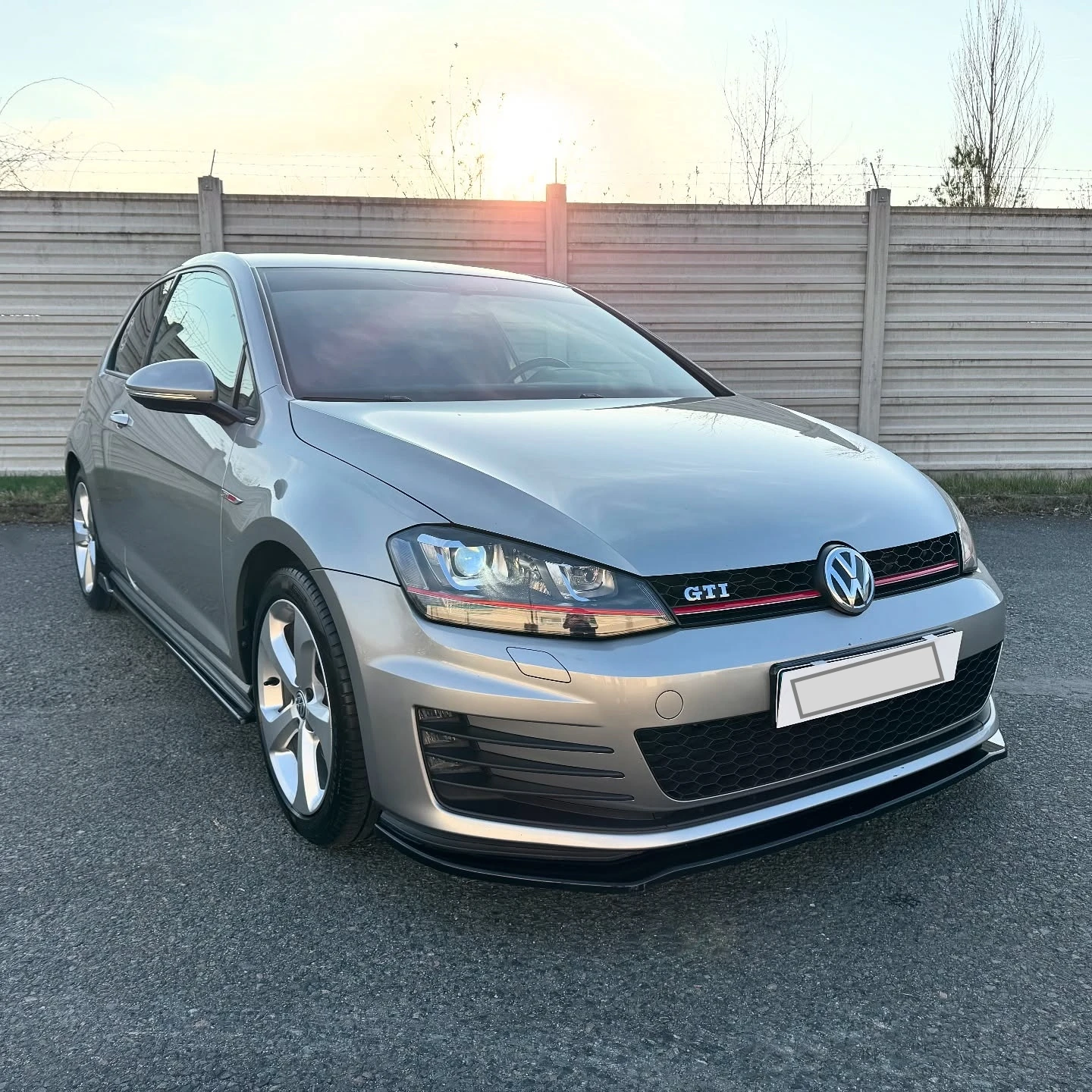 Front Bumper Lip Spoiler Splitter Protector Cover Car Bumper Guards Double Sided Adhesive Spoiler For Volkswagen Golf 7 MK7.5 GTI R Rline 2012-