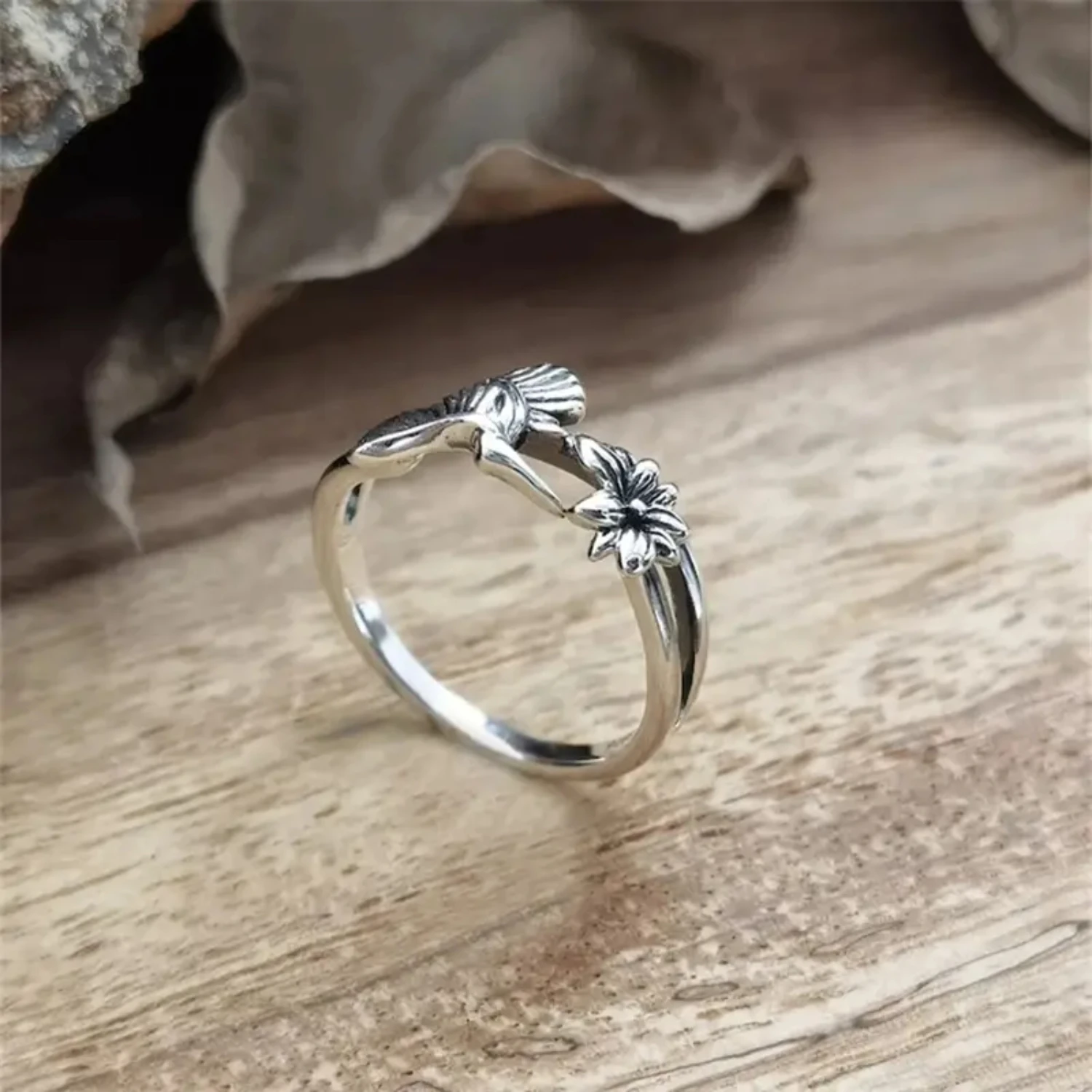Stunning Retro Silver Hummingbird Flower Ring for Women-Perfect for Parties, Engagements, and Everyday Wear!
