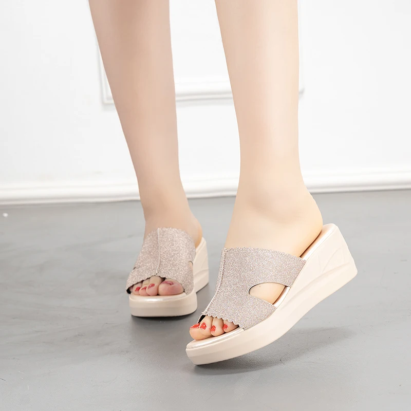 Women's Summer,The New Slippers Are Fashionable To Wear Outside,and The Joker Middle Heel Beach SandalsLeisure WedgesAre Dragged