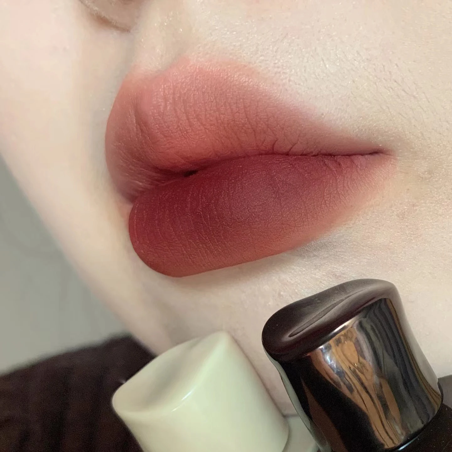 

Черная туба, блестящая бархатная Матовая жидкая помада, темно-красная глазурованная губная помада, стойкая водостойкая натуральная нюдовая губная помада, косметика