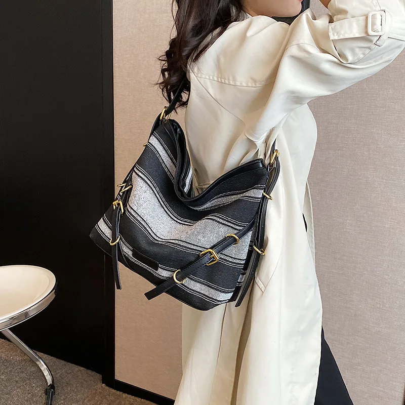 Large Capacity Striped Single Shoulder Underarm Bags For Women 2023 New Fashionable CrossbodyTote Bag For Daily Outing