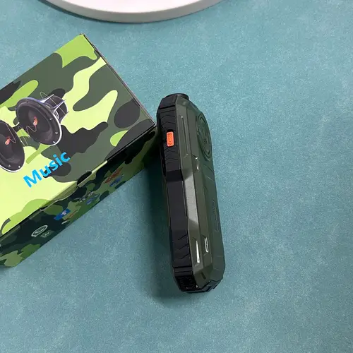 YEEMI Q5 4G Button Phone 2.4inches Dual SIM Card HD Call Camera FM LED Flashlight LTE Type-C Triple-proof Outdoor Mobile Phone - Image 4