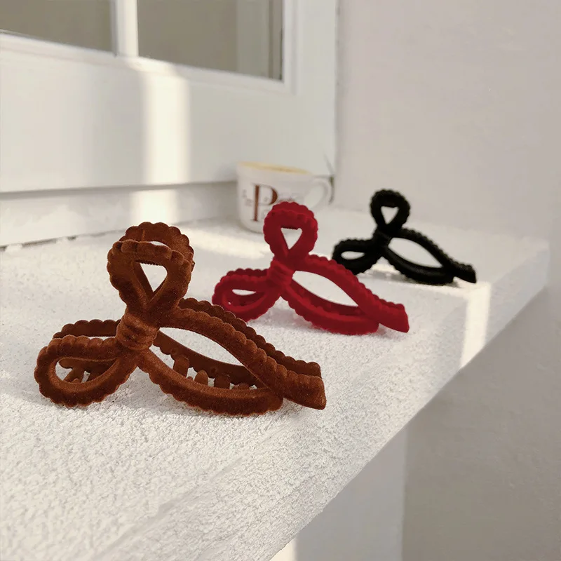 

Romantic velvet bow grip clip elegant temperament coiffure hair clip hair grip shark clip Minimalist Style Ponytail Claw Clip