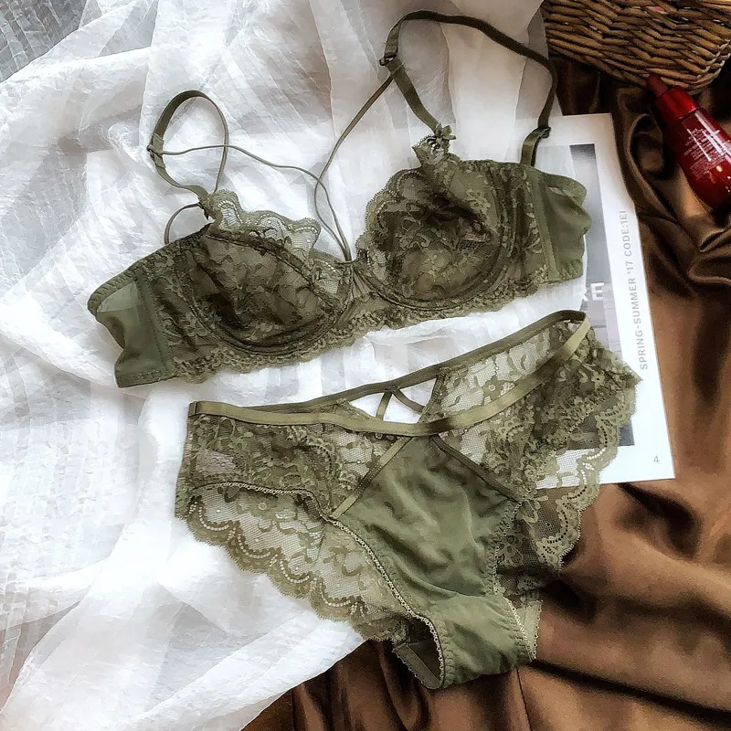 Ensemble de lingerie ultra-fine en dentelle pour femme, soutien-gorge doux à armatures avec effet push-up, conçu pour minimiser l'apparence du buste et prévenir la fléchissement