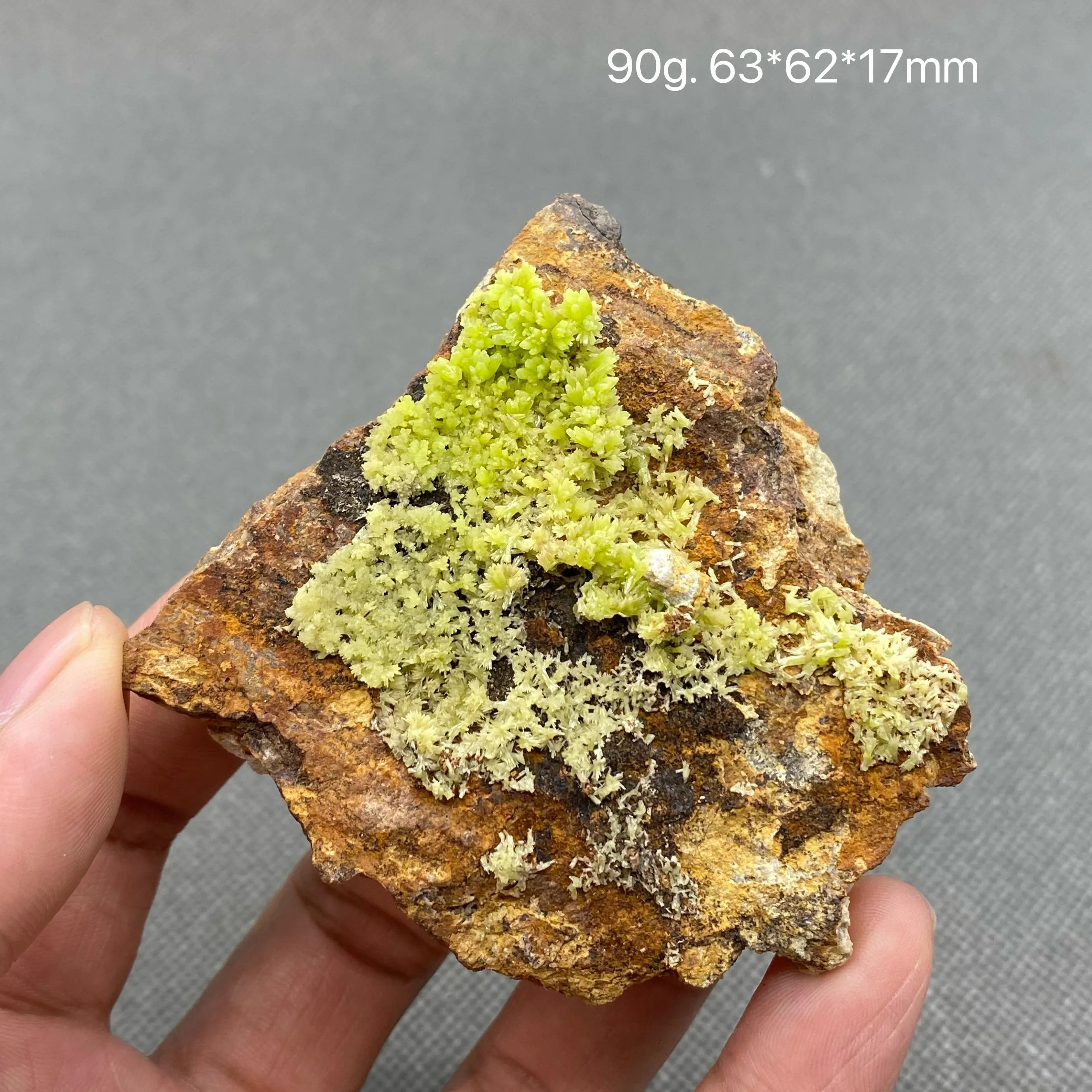 100% natural pyromorphite original stone mineral specimen cured crystal gem collection.