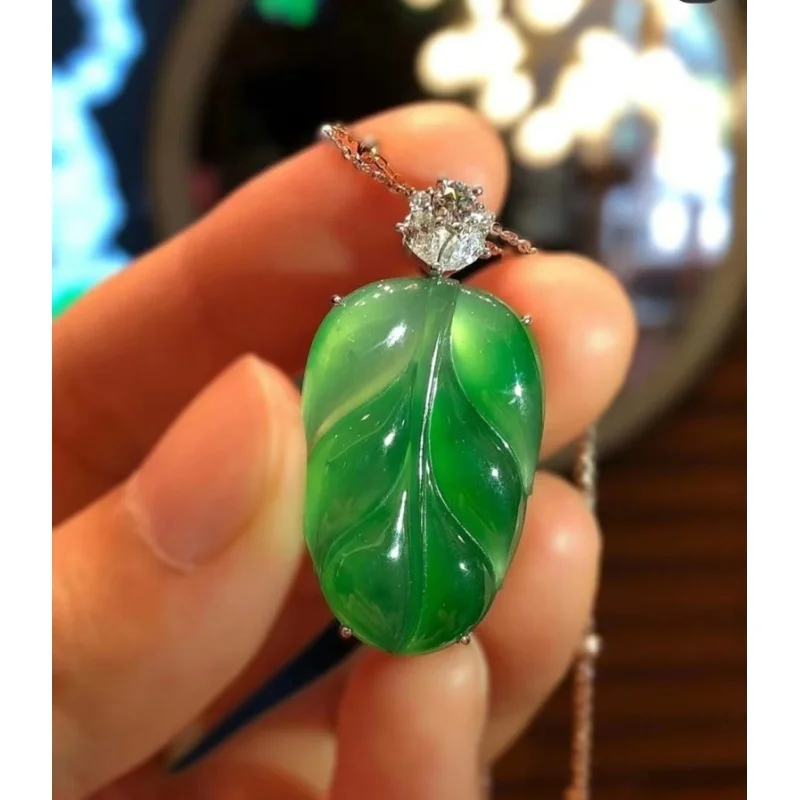 Рисунок 4 - Натуральный нефритовый кулон в