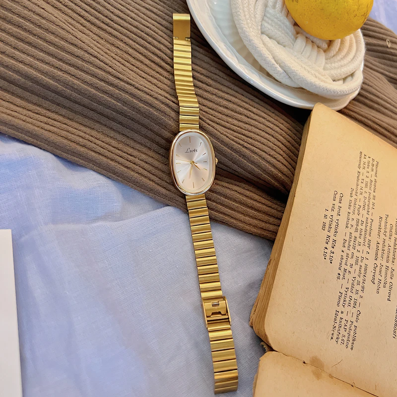 1pc Fashionable Women' Watch With Gold