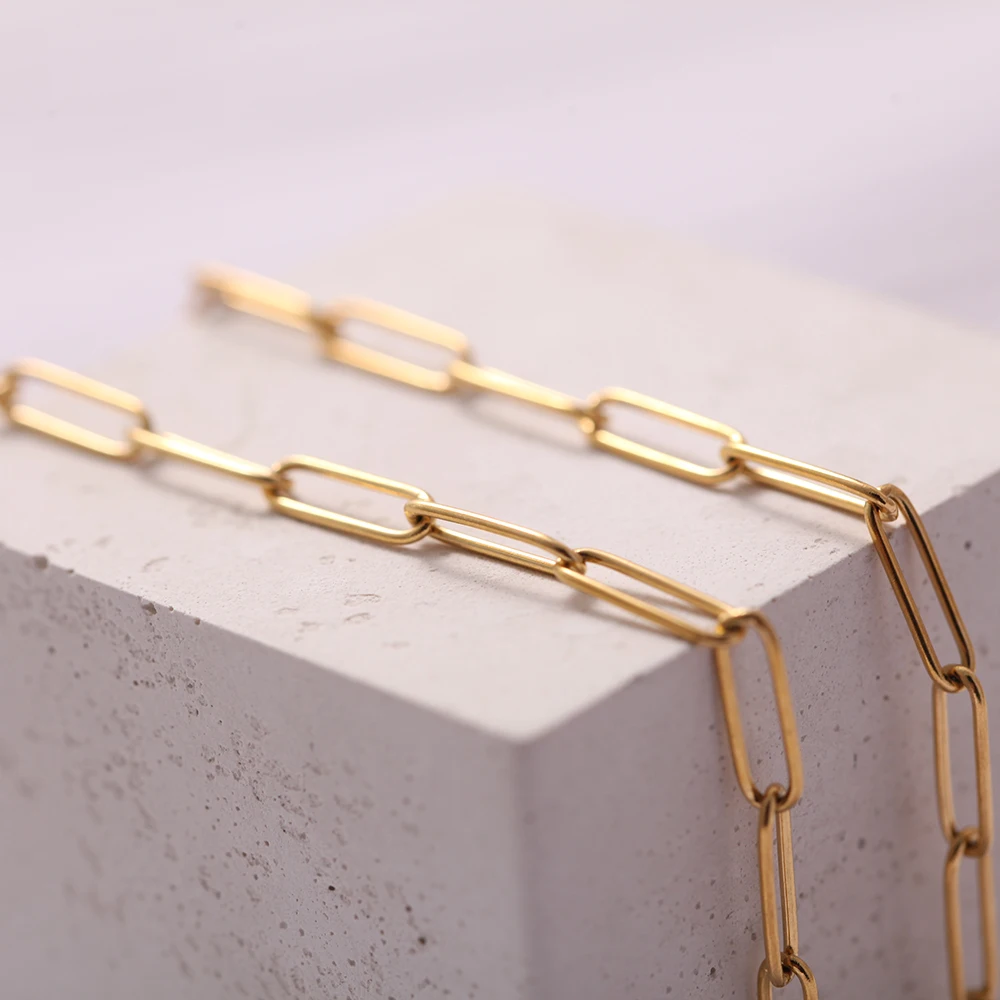 Collier Sautoir TSUKI – Acier Inoxydable Doré main image 1