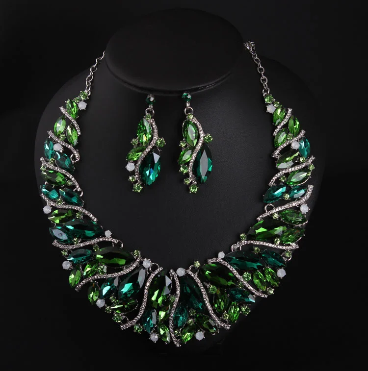 2-teiliges modisches Halsketten- und Ohrring-Set aus Kristall für Damen als Hochzeitskleid-Accessoires. Geschenk der Frau – Detail 2