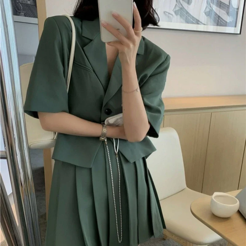 

Suit Set Women's Summer Thin Casual Design Feeling Pleated Skirt Half Skirt Two Piece Set Temperament Korean Edition