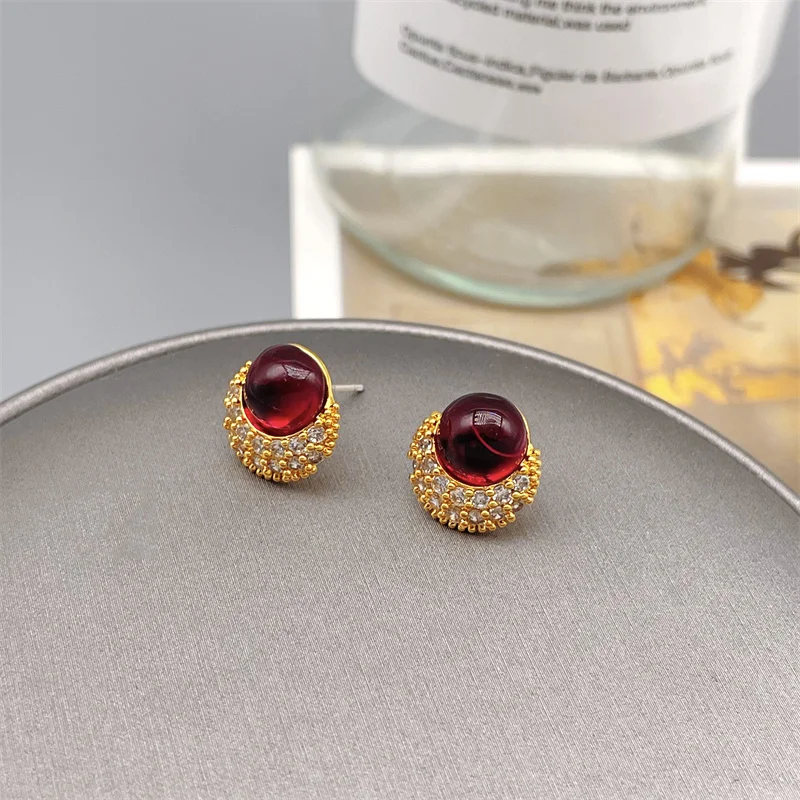 

Korean Retro Red Glass Inlaid Zircon Geometry Shape Earrings For Women Simplicity Fashion Earrings Plating 18k Gold Jewelry